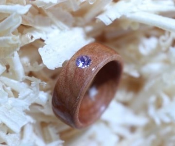 Zwetschkenholz mit Swarovski Kristall Violet