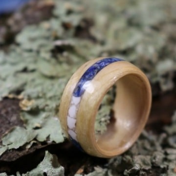 Kanadischer Ahorn mit Lapislazuli und Magnesit