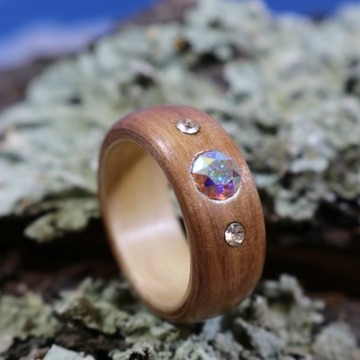 Kirsche / Kanadischer Ahorn mit 3 Swarovski Kristallen (Aurore Boreale und Crystal)