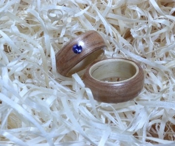 Amerikanische Kirsche / Kanadischer Ahorn mit Swarovski Kristall Sapphire