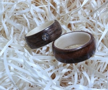 Amerikanische Nuss / Kanadischer Ahorn mit Swarovski Kristall Crystal