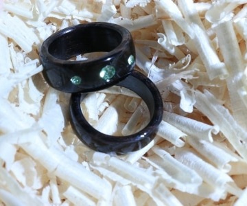 Makassar-/Ebenholz mit Swarovski Kristallen Peridot